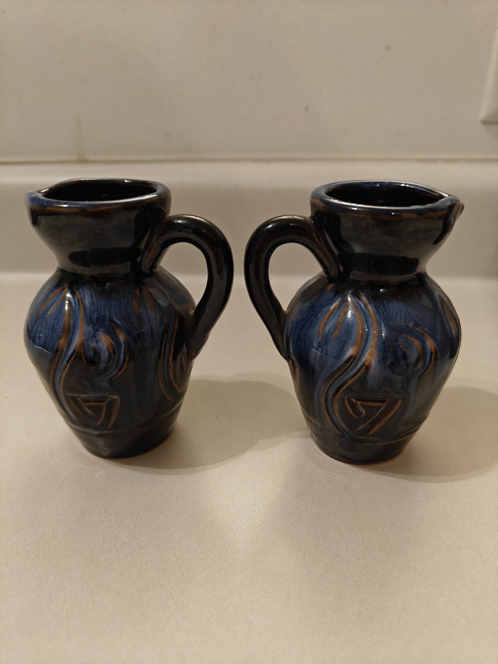 Set of 2 vintage miniature ceramic pitchers